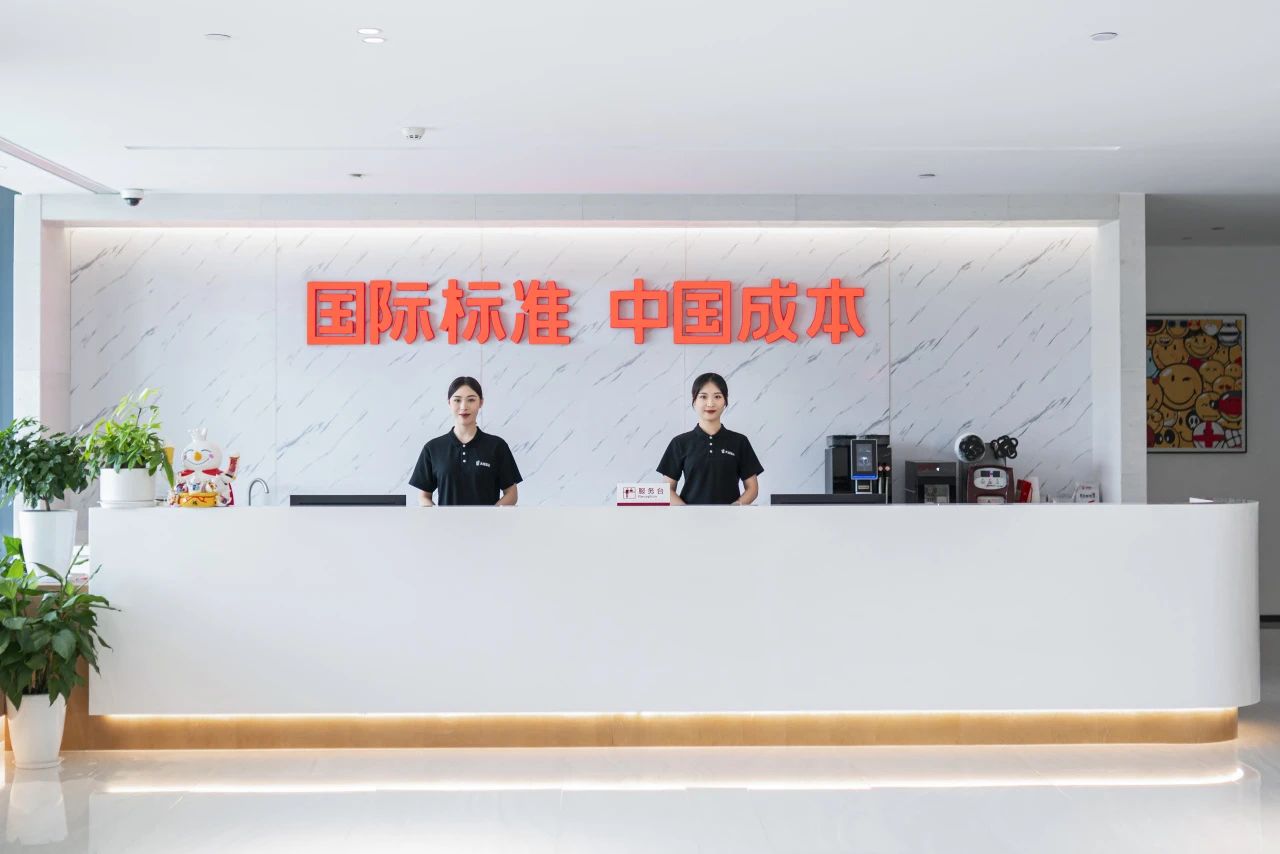 东宝软件获赠大咖国际“服务贴心周到，专业安全高效”荣誉锦旗！